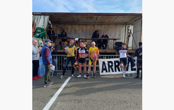 UN PODIUM POUR YVON